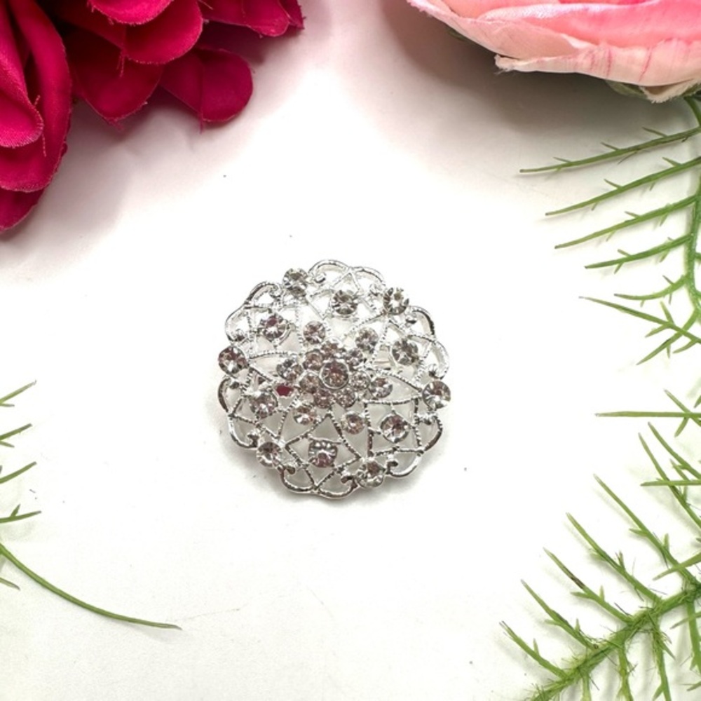 NEW⚜️Classy Crystal Embellished Cluster Brooch